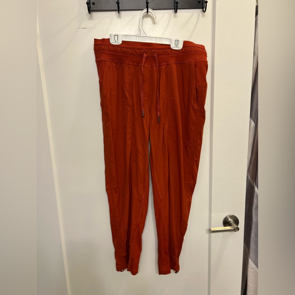 NWOT Lululemon Cropped Studio Pants size 8